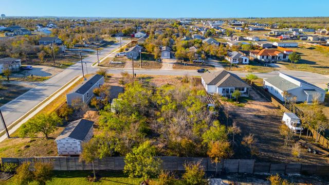 105 Agave Azul CV, Dale, TX 78616