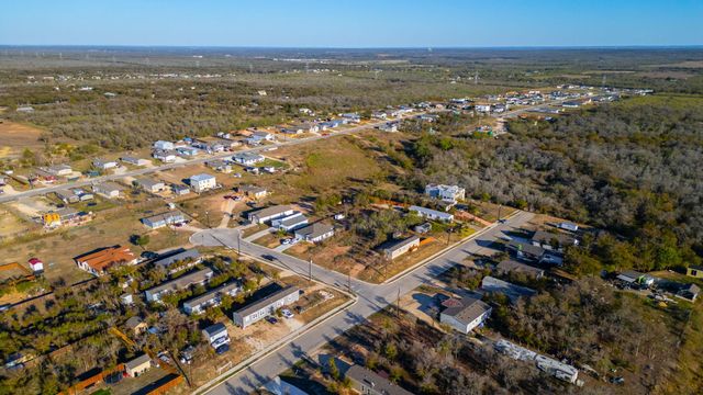 105 Agave Azul CV, Dale, TX 78616