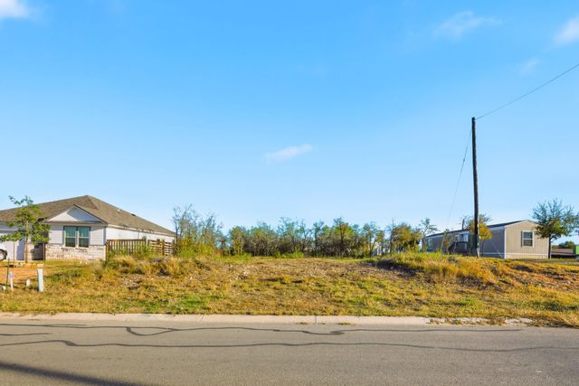 105 Agave Azul CV, Dale, TX 78616