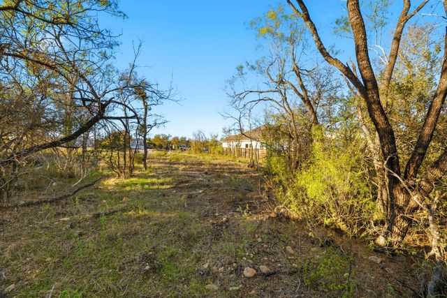 105 Agave Azul CV, Dale, TX 78616