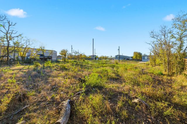 105 Agave Azul CV, Dale, TX 78616