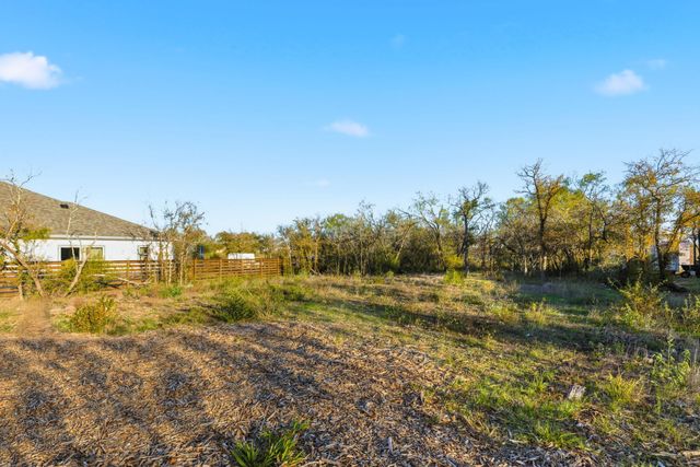 105 Agave Azul CV, Dale, TX 78616