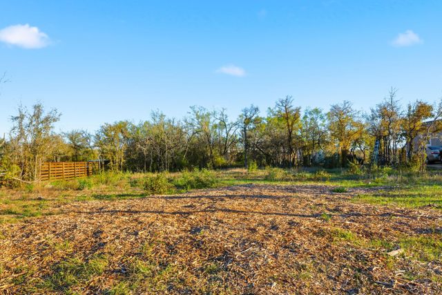 105 Agave Azul CV, Dale, TX 78616