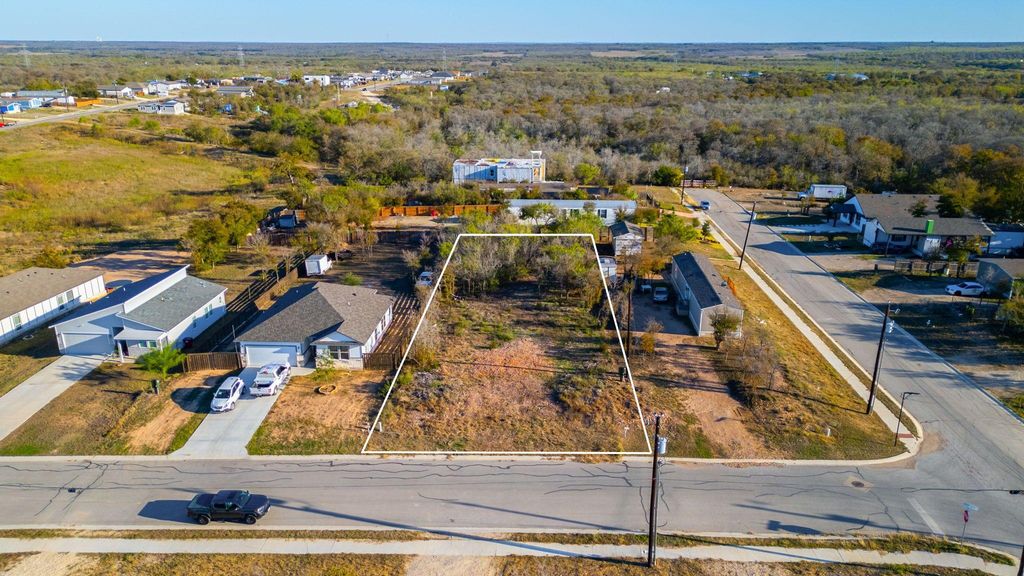105 Agave Azul CV, Dale, TX 78616