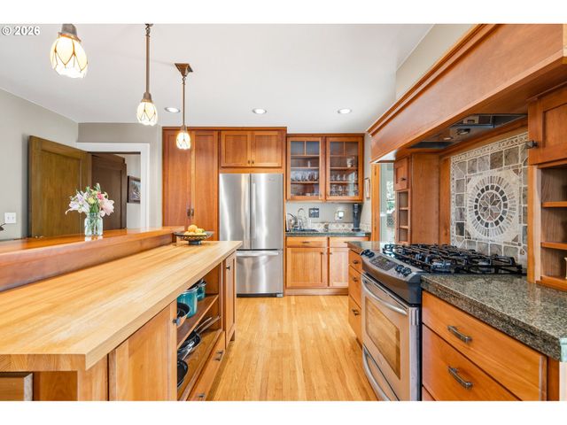 2747 Ne SCHUYLER St, Portland, OR 97212