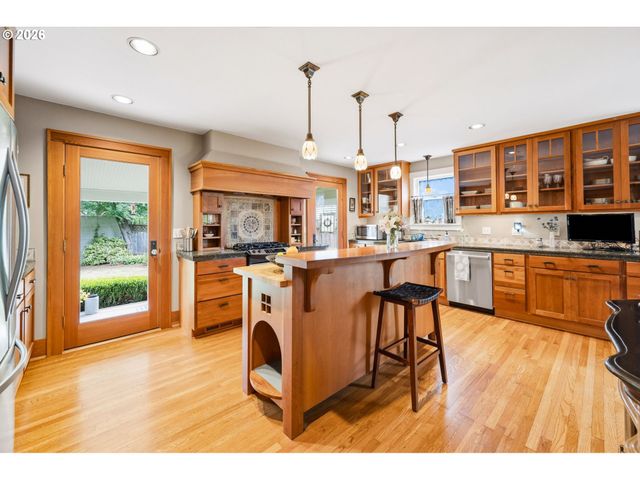 2747 Ne SCHUYLER St, Portland, OR 97212