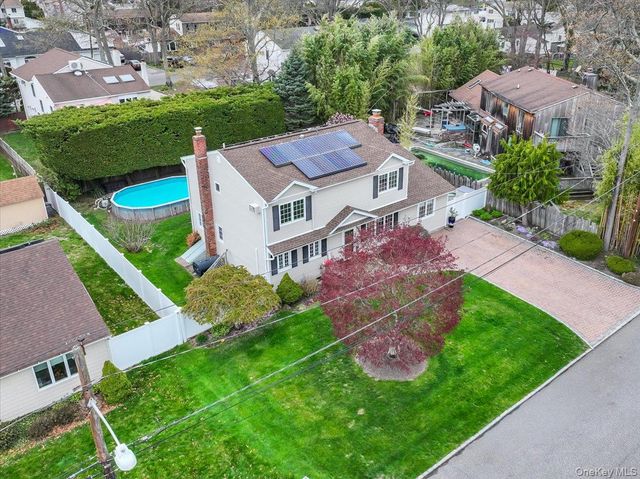 28 Cherokee Avenue, West Islip, NY 11795