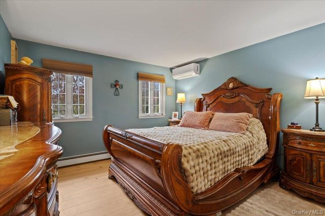 28 Cherokee Avenue, West Islip, NY 11795