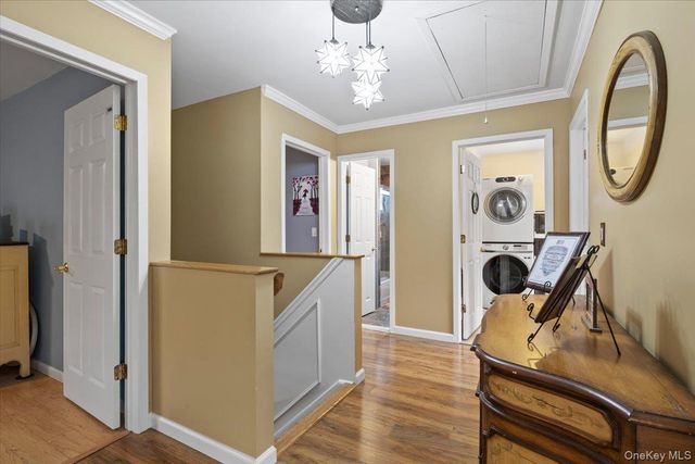 28 Cherokee Avenue, West Islip, NY 11795