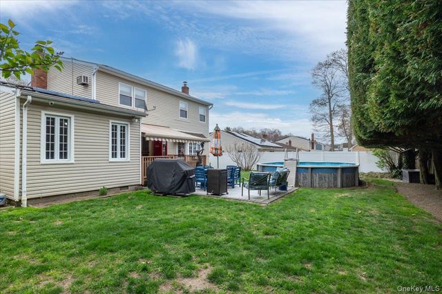 28 Cherokee Avenue, West Islip, NY 11795