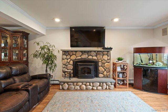 28 Cherokee Avenue, West Islip, NY 11795
