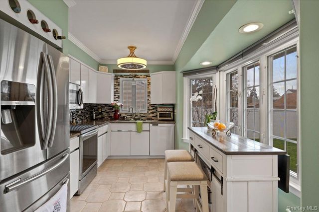 28 Cherokee Avenue, West Islip, NY 11795