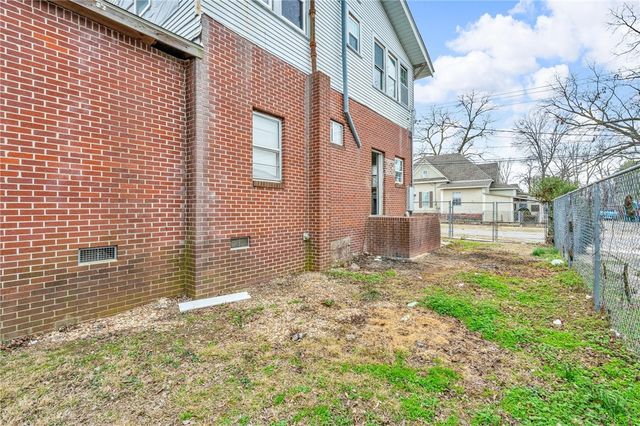 2101 N I, Fort Smith, AR 72901