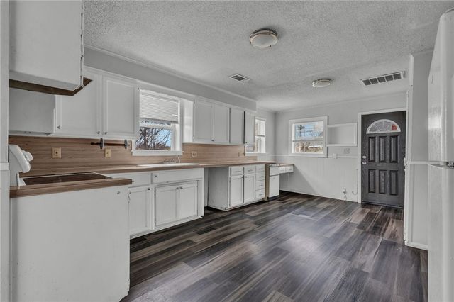 2101 N I, Fort Smith, AR 72901