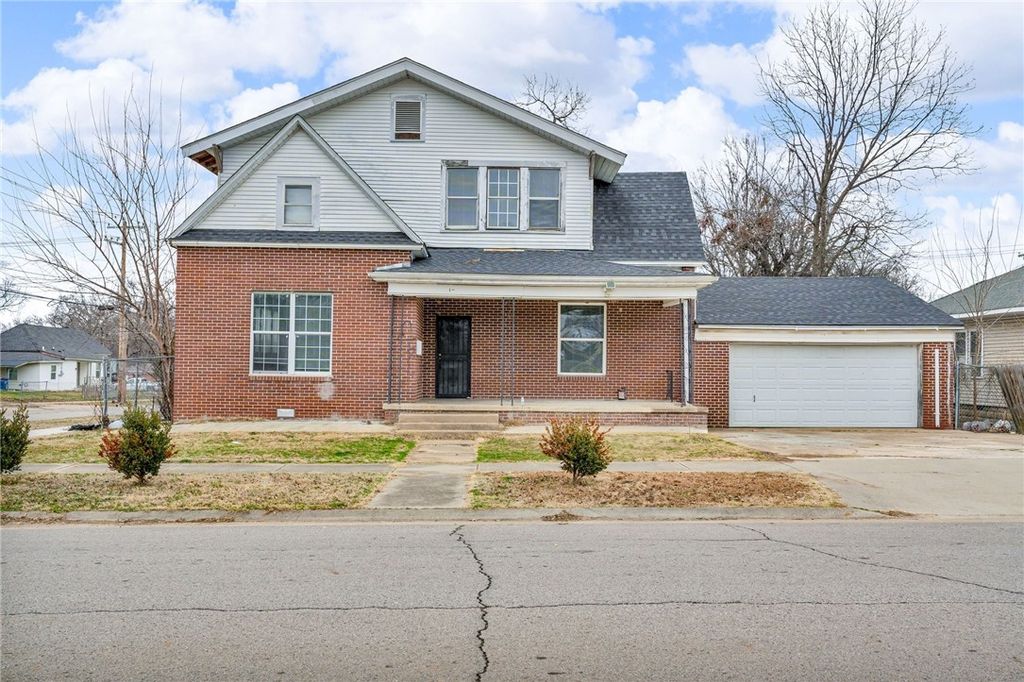 2101 N I, Fort Smith, AR 72901