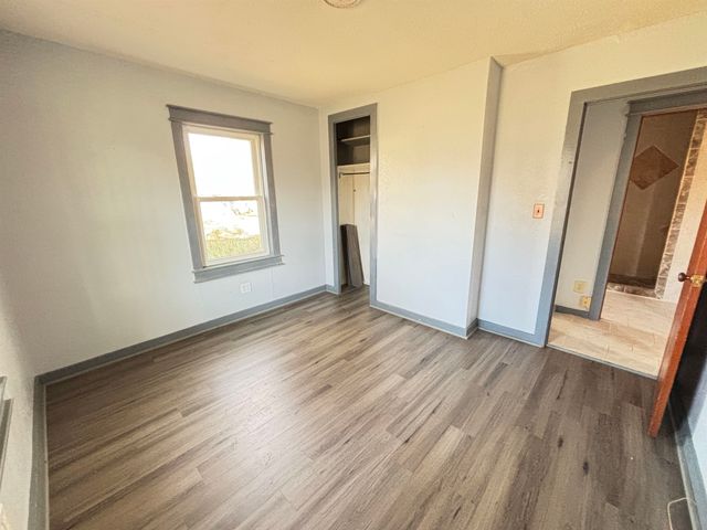 216 E 8th St, Harper, KS 67058