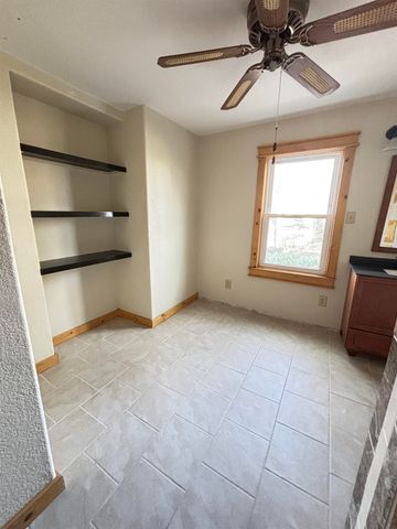 216 E 8th St, Harper, KS 67058