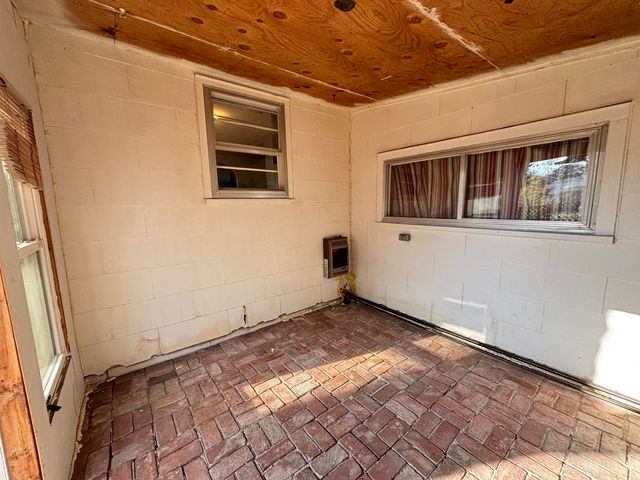 216 E 8th St, Harper, KS 67058