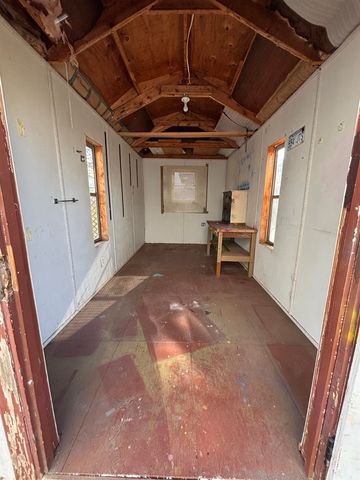 216 E 8th St, Harper, KS 67058