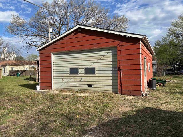 216 E 8th St, Harper, KS 67058
