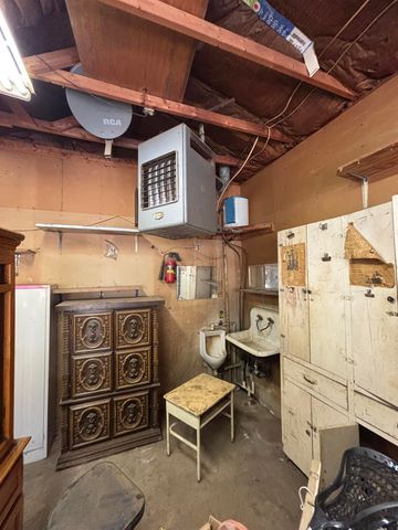 216 E 8th St, Harper, KS 67058