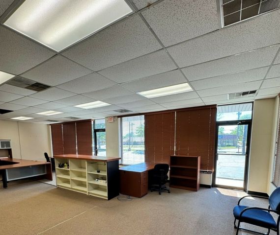 9901 S Roberts Road, Palos Hills, IL 60465