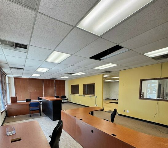 9901 S Roberts Road, Palos Hills, IL 60465