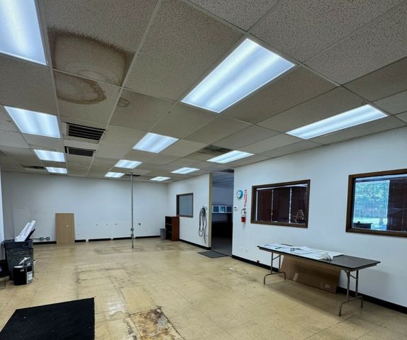 9901 S Roberts Road, Palos Hills, IL 60465