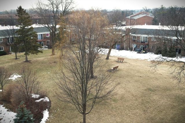 10353 Dearlove Road 5E, Glenview, IL 60025