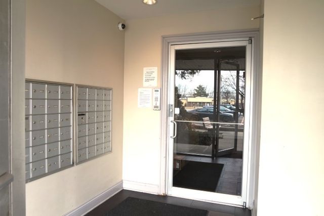 10353 Dearlove Road 5E, Glenview, IL 60025