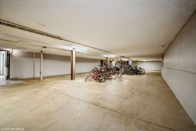 10353 Dearlove Road 5E, Glenview, IL 60025