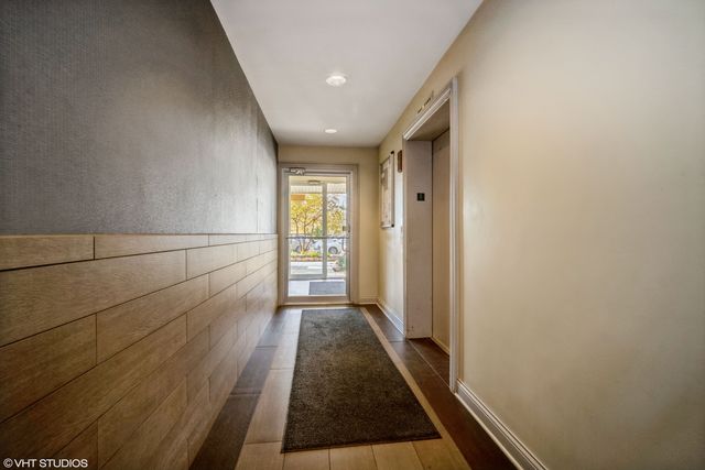 10353 Dearlove Road 5E, Glenview, IL 60025