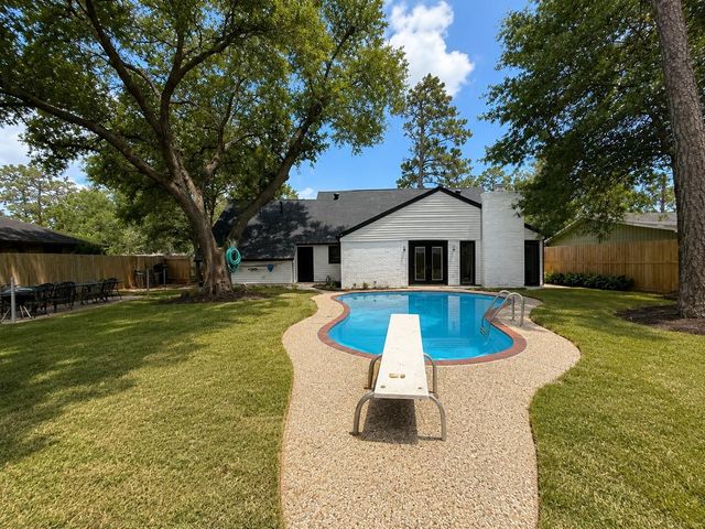 3004 Woodland Drive, Dickinson, TX 77539