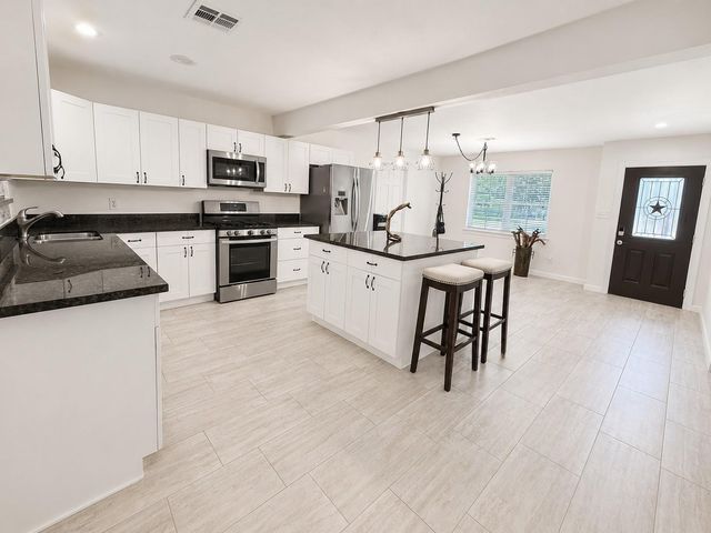 3004 Woodland Drive, Dickinson, TX 77539