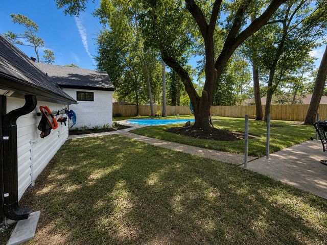 3004 Woodland Drive, Dickinson, TX 77539