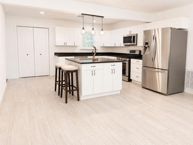 3004 Woodland Drive, Dickinson, TX 77539