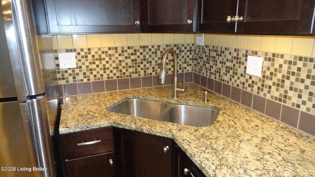 4202 Berkshire Ave, Louisville, KY 40220