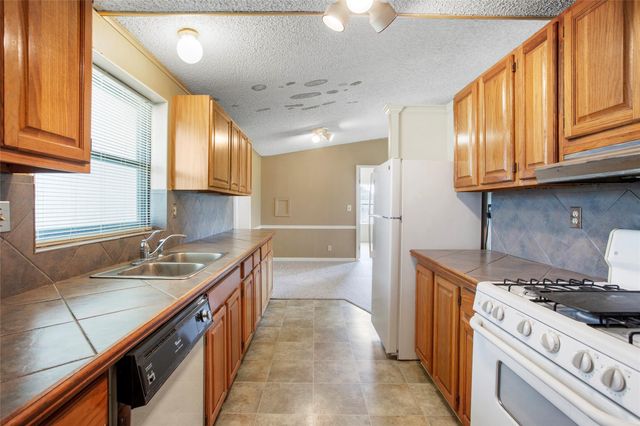 1616 Casa Court, Alvin, TX 77511