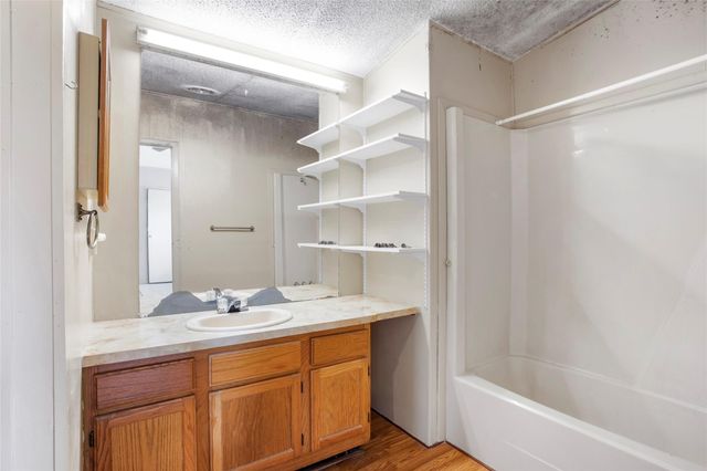 1616 Casa Court, Alvin, TX 77511