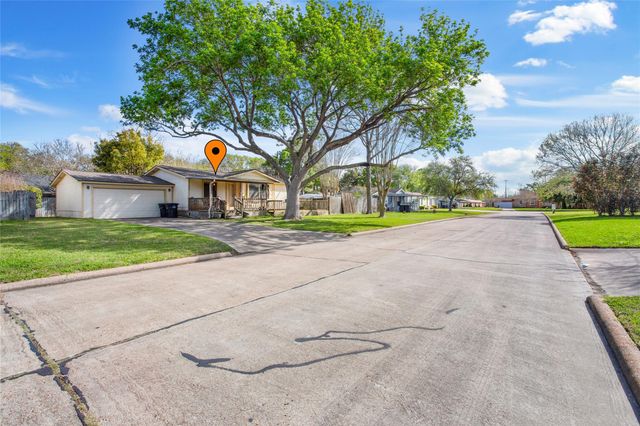 1616 Casa Court, Alvin, TX 77511