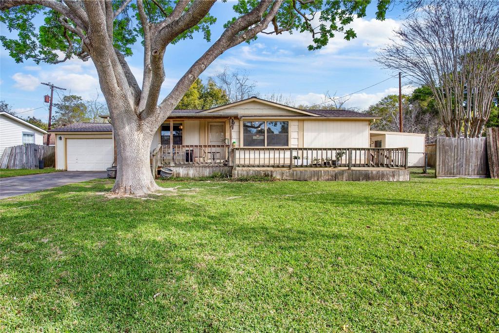 1616 Casa Court, Alvin, TX 77511