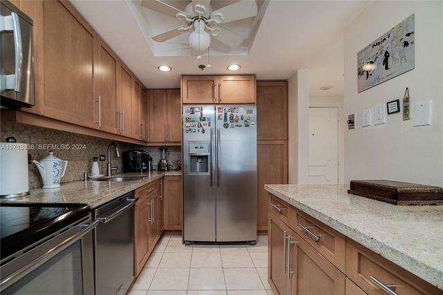 20515 E Country Club Drive 1048, Aventura, FL 33180