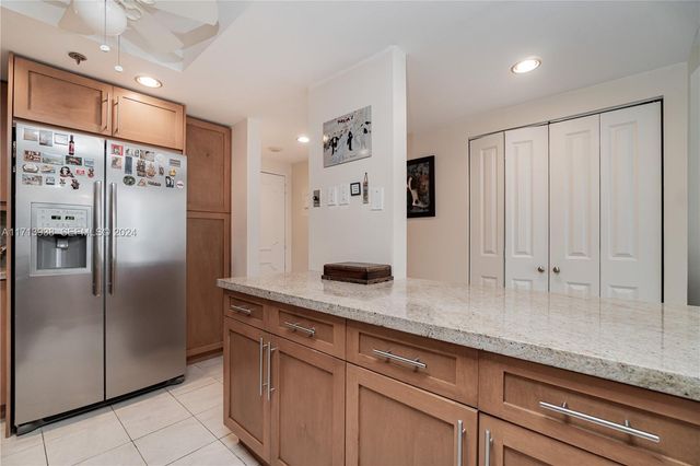 20515 E Country Club Drive 1048, Aventura, FL 33180