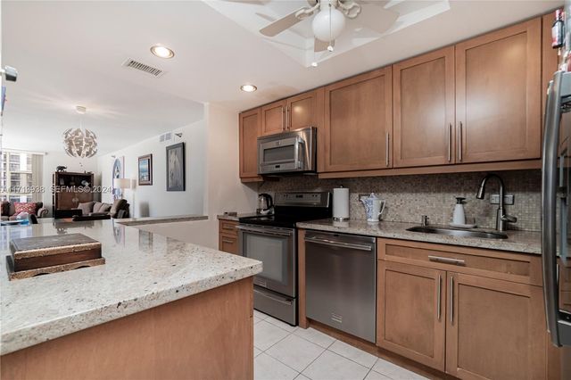 20515 E Country Club Drive 1048, Aventura, FL 33180