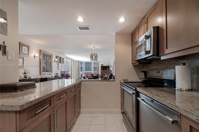 20515 E Country Club Drive 1048, Aventura, FL 33180