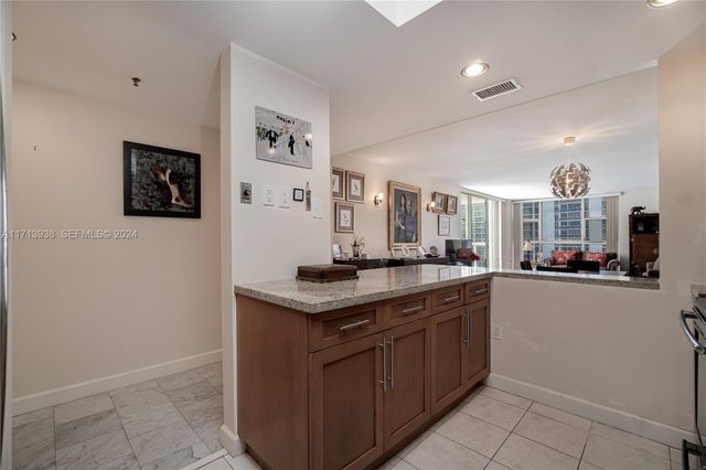20515 E Country Club Drive 1048, Aventura, FL 33180