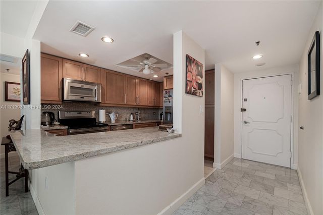 20515 E Country Club Drive 1048, Aventura, FL 33180