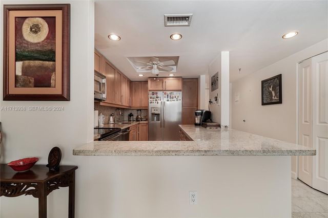 20515 E Country Club Drive 1048, Aventura, FL 33180