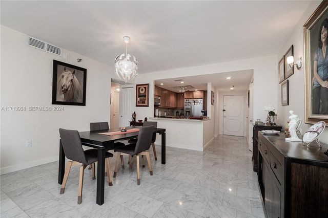 20515 E Country Club Drive 1048, Aventura, FL 33180