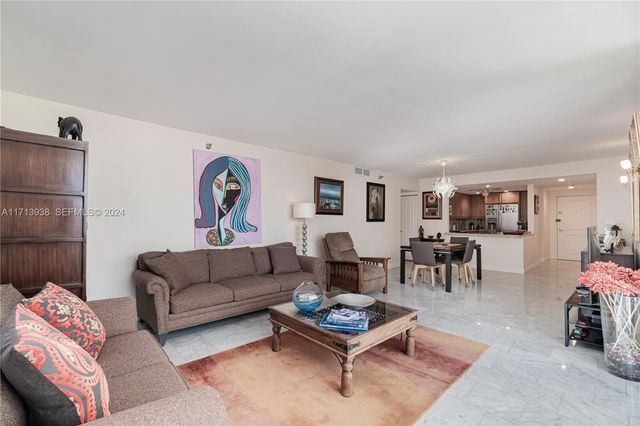 20515 E Country Club Drive 1048, Aventura, FL 33180